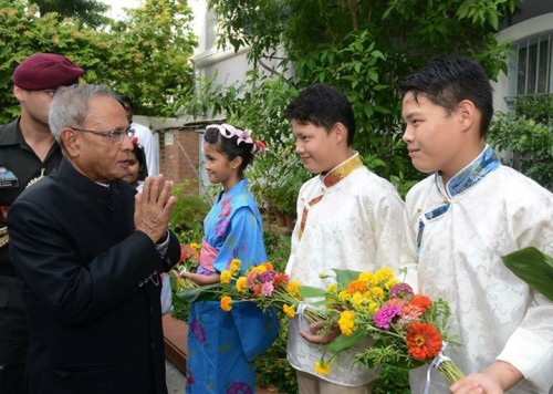 Hon.-President-Pranab-Mukherjee-Visiting-Ashram-5.jpg