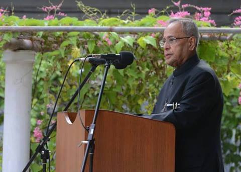 Hon.-President-Pranab-Mukherjee-Visiting-Ashram-9.jpg
