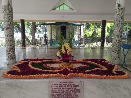 645_Samadhi-Decorations-at-Sri-Aurobindo-Yoga-Mandir-Rourkela.jpg