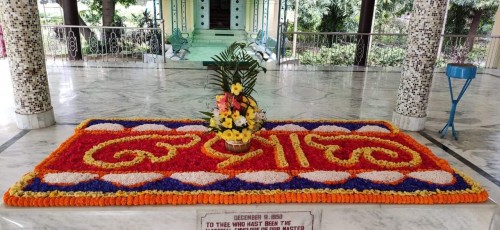 77_Samadhi-Decorations-at-Sri-Aurobindo-Yoga-Mandir-Rourkela.jpg